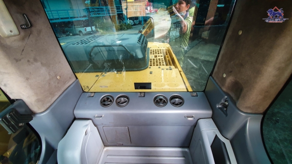 ขายรถแบคโฮ KOMATSU PC200LC-8M0 บูมยาว 16 เมตร แท้จากโรงงาน