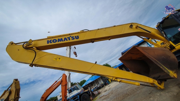 ขายรถแบคโฮ KOMATSU PC200LC-8M0 บูมยาว 16 เมตร แท้จากโรงงาน