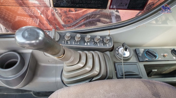 ขายรถแบคโฮ HITACHI ZX200-1 ใช้งาน ใช้งาน 11,xxx ชั่วโมง ขายรถแบคโฮ HITACHI ZX200-1 ใช้งาน ใช้งาน 11,xxx ชั่วโมง