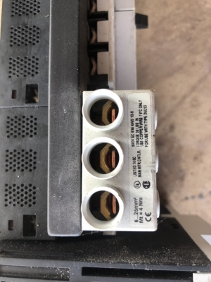 ขายชุดเบรกเกอร์ไฟฟ้า