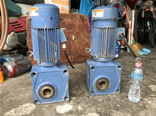 ขายมอเตอร์เกียร์แบบเพลาสวม Hyponic drive Sumitomo 2HP. 380V อัตราทด 1:20 มีระบบเบรคในตัว เพลาออกประมาณ 70รอบต่อนาที สภาพสวย พร้อมใช้งาน มี 2ตัวครับ ราคาตัวละ 7,000 บาท