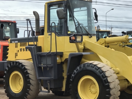 ขายรถตักล้อยาง KOMATSU WA300-3E นำเข้าเองจากญี่ปุ่น สภาพสวยพร้อมใช้ มีVDOการทำงานครับ