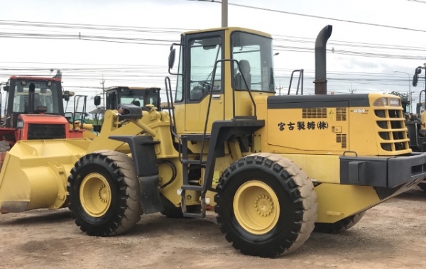 ขายรถตักล้อยาง KOMATSU WA300-3E นำเข้าเองจากญี่ปุ่น สภาพสวยพร้อมใช้ มีVDOการทำงานครับ