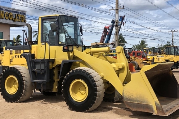 ขายรถตักล้อยาง KOMATSU WA300-3E นำเข้าเองจากญี่ปุ่น สภาพสวยพร้อมใช้ มีVDOการทำงานครับ