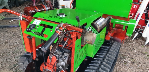 รถตัดหญ้ายืนขับใบตัว Y