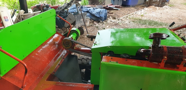 รถตัดหญ้ายืนขับใบตัว Y