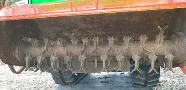 รถตัดหญ้ายืนขับใบตัว Y