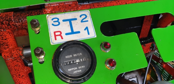 รถตัดหญ้ายืนขับใบตัว Y