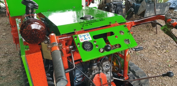 รถตัดหญ้ายืนขับใบตัว Y