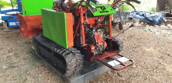 รถตัดหญ้ายืนขับใบตัว Y