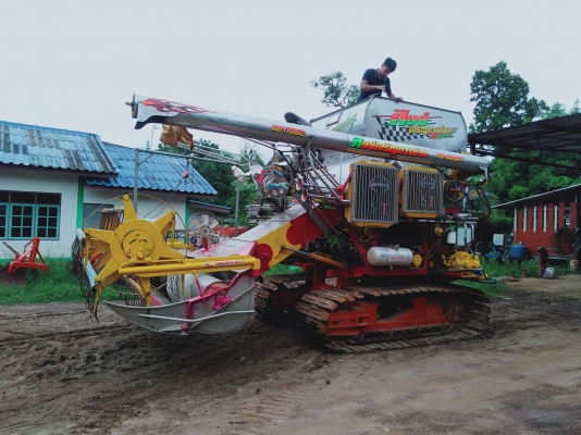 ขายรถเกี่ยวศิษย์เจริญการช่าง