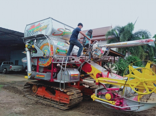 ขายรถเกี่ยวศิษย์เจริญการช่าง