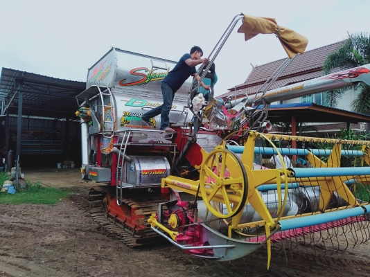 ขายรถเกี่ยวศิษย์เจริญการช่าง