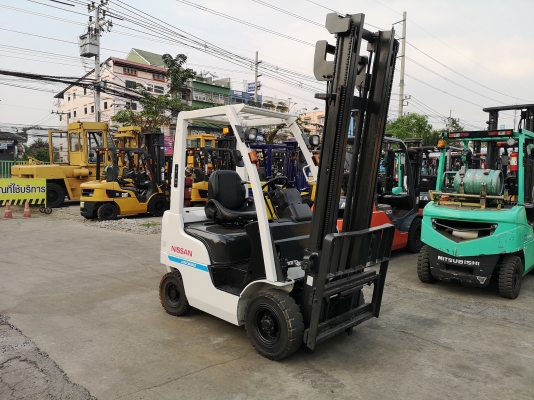 รถยกนิสสัน น้ำหนักยก 1.5 ตัน เสาสูง 4 เมตร เครื่องดีเซล เกียร์ออโต้