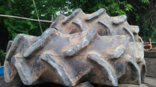 ยางรถไถขอบ13-6-26ขายตามสภาพมือสองคับ