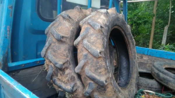 ยางรถไถขอบ8-18ขายตามสภาพไม่บวมไม่แตกสนใจติดต่อมาใด้คับ