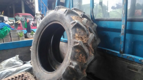 ยางรถไถขอบ8-18ขายตามสภาพไม่บวมไม่แตกสนใจติดต่อมาใด้คับ