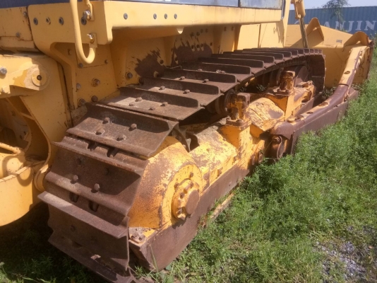 มี2คัน SHANTUI SD23 ขายคันละ 950,000 เป็นรถจีนคันที่1ทำงาน1760ชม.คันที่2.1917 ขนาดเท่ากับD7 มีลิฟหลัง