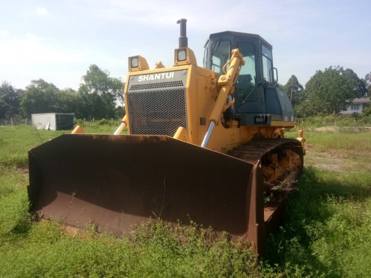 มี2คัน SHANTUI SD23 ขายคันละ 950,000 เป็นรถจีนคันที่1ทำงาน1760ชม.คันที่2.1917 ขนาดเท่ากับD7 มีลิฟหลัง