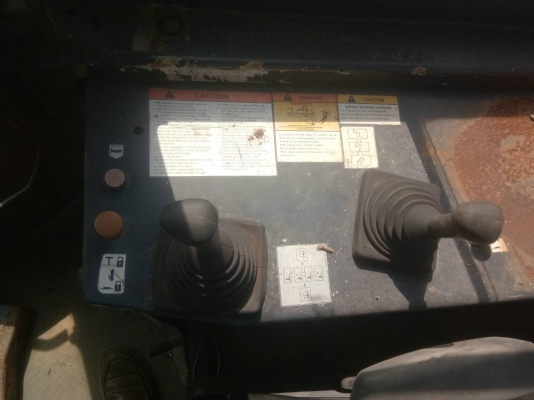 มี2คัน SHANTUI SD23 ขายคันละ 950,000 เป็นรถจีนคันที่1ทำงาน1760ชม.คันที่2.1917 ขนาดเท่ากับD7 มีลิฟหลัง