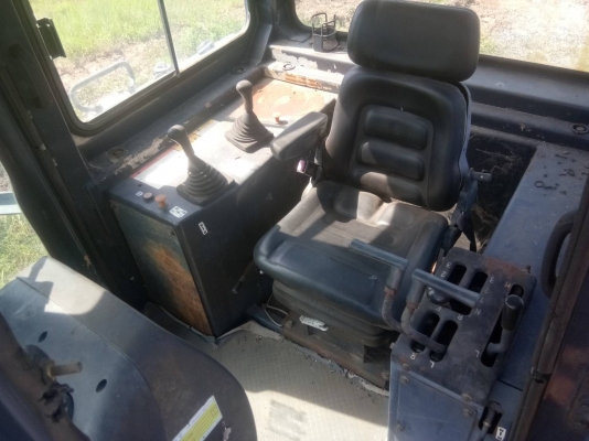 มี2คัน SHANTUI SD23 ขายคันละ 950,000 เป็นรถจีนคันที่1ทำงาน1760ชม.คันที่2.1917 ขนาดเท่ากับD7 มีลิฟหลัง