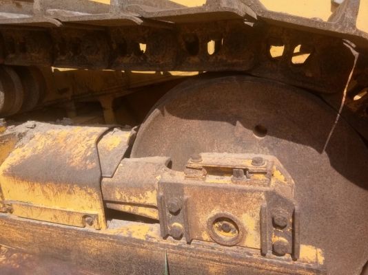 มี2คัน SHANTUI SD23 ขายคันละ 950,000 เป็นรถจีนคันที่1ทำงาน1760ชม.คันที่2.1917 ขนาดเท่ากับD7 มีลิฟหลัง