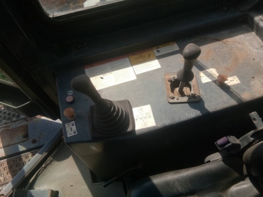 มี2คัน SHANTUI SD23 ขายคันละ 950,000 เป็นรถจีนคันที่1ทำงาน1760ชม.คันที่2.1917 ขนาดเท่ากับD7 มีลิฟหลัง