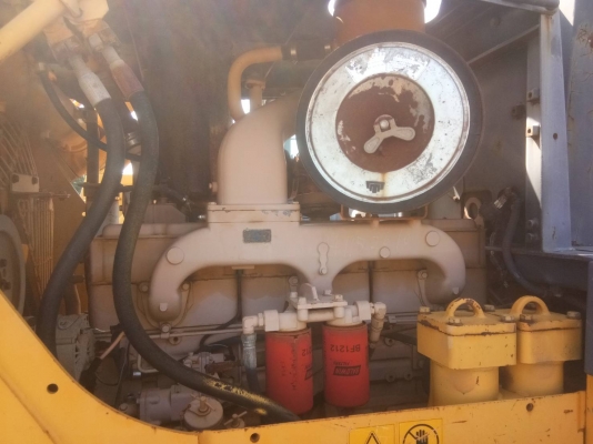 มี2คัน SHANTUI SD23 ขายคันละ 950,000 เป็นรถจีนคันที่1ทำงาน1760ชม.คันที่2.1917 ขนาดเท่ากับD7 มีลิฟหลัง