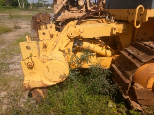 มี2คัน SHANTUI SD23 ขายคันละ 950,000 เป็นรถจีนคันที่1ทำงาน1760ชม.คันที่2.1917 ขนาดเท่ากับD7 มีลิฟหลัง