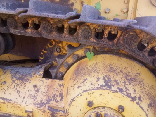 มี2คัน SHANTUI SD23 ขายคันละ 950,000 เป็นรถจีนคันที่1ทำงาน1760ชม.คันที่2.1917 ขนาดเท่ากับD7 มีลิฟหลัง