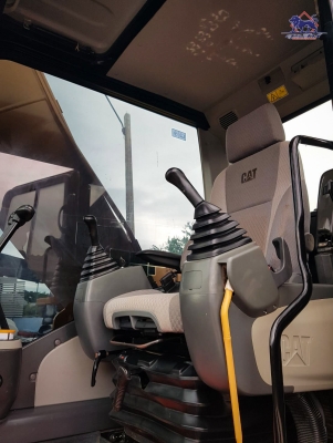 ขายรถแบคโฮ CAT320D2 ใช้งานเพียง 4 พันชั่วโมง สภาพนางฟ้า ขายรถแบคโฮ CAT320D2 ใช้งานเพียง 4 พันชั่วโมง สภาพนางฟ้า