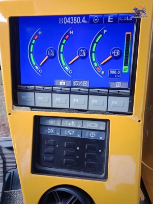 ขายรถแบคโฮ KOMATSU PC200-8M0 ปี 2017 ใช้งานเพียง 4 พันชั่วโมง (PM 7,000 ชม.) สภาพนางฟ้า