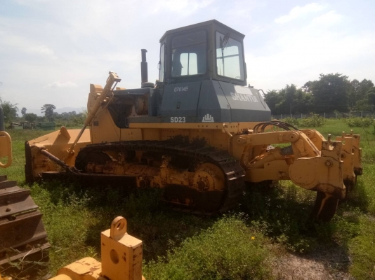 มี2คันขายคันละ950,000 SHANTUI SD23 เท่ากับD7 เป็นรถนำเข้าจากจีนคันที่1.1760ชม. คันที่2.1917ชม.มีลิฟเปอร์หลัง