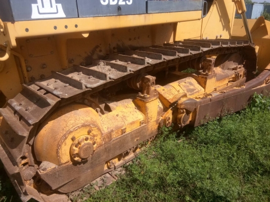 มี2คันขายคันละ950,000 SHANTUI SD23 เท่ากับD7 เป็นรถนำเข้าจากจีนคันที่1.1760ชม. คันที่2.1917ชม.มีลิฟเปอร์หลัง