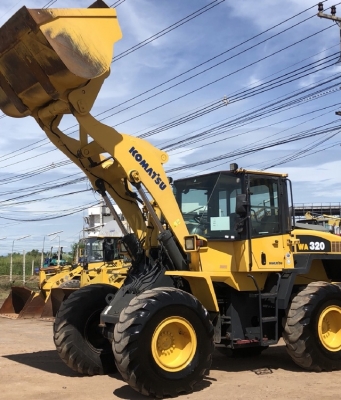 ขายรถตักล้อยาง KOMATSU WA320-5 นำเข้าเองจากญี่ปุ่น สภาพสวยพร้อมใช้ มีVDOการทำงานครับ