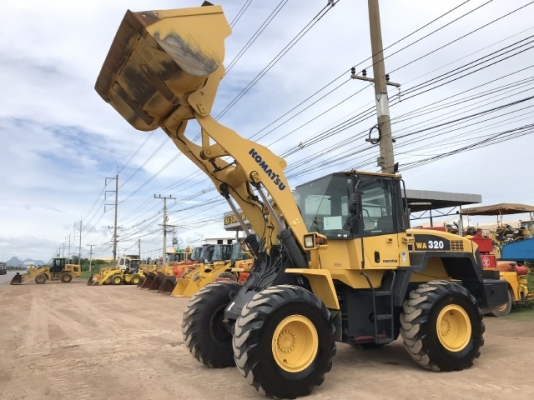 ขายรถตักล้อยาง KOMATSU WA320-5 นำเข้าเองจากญี่ปุ่น สภาพสวยพร้อมใช้ มีVDOการทำงานครับ