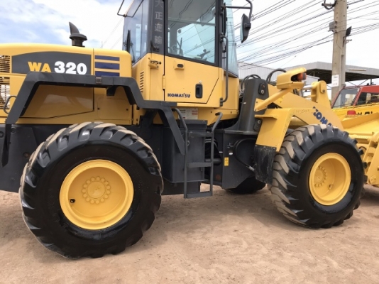 ขายรถตักล้อยาง KOMATSU WA320-5 นำเข้าเองจากญี่ปุ่น สภาพสวยพร้อมใช้ มีVDOการทำงานครับ