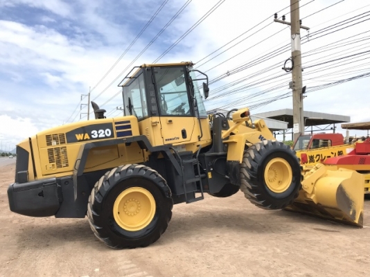 ขายรถตักล้อยาง KOMATSU WA320-5 นำเข้าเองจากญี่ปุ่น สภาพสวยพร้อมใช้ มีVDOการทำงานครับ