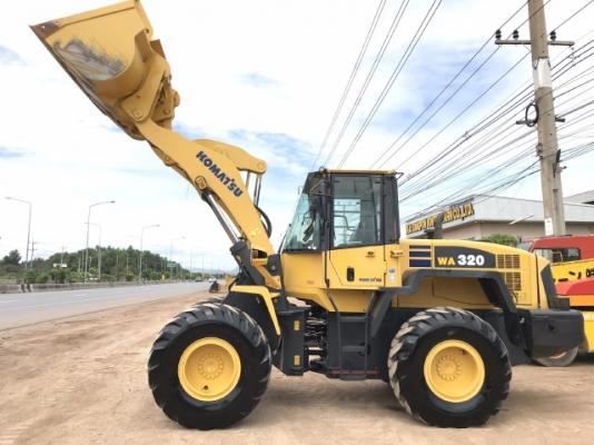 ขายรถตักล้อยาง KOMATSU WA320-5 นำเข้าเองจากญี่ปุ่น สภาพสวยพร้อมใช้ มีVDOการทำงานครับ