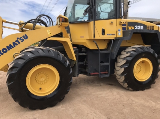 ขายรถตักล้อยาง KOMATSU WA320-5 นำเข้าเองจากญี่ปุ่น สภาพสวยพร้อมใช้ มีVDOการทำงานครับ
