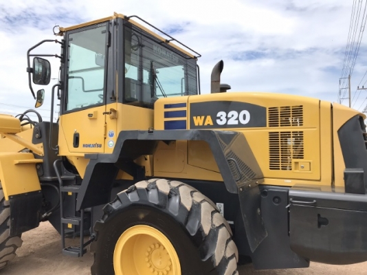 ขายรถตักล้อยาง KOMATSU WA320-5 นำเข้าเองจากญี่ปุ่น สภาพสวยพร้อมใช้ มีVDOการทำงานครับ
