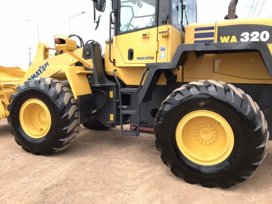 ขายรถตักล้อยาง KOMATSU WA320-5 นำเข้าเองจากญี่ปุ่น สภาพสวยพร้อมใช้ มีVDOการทำงานครับ