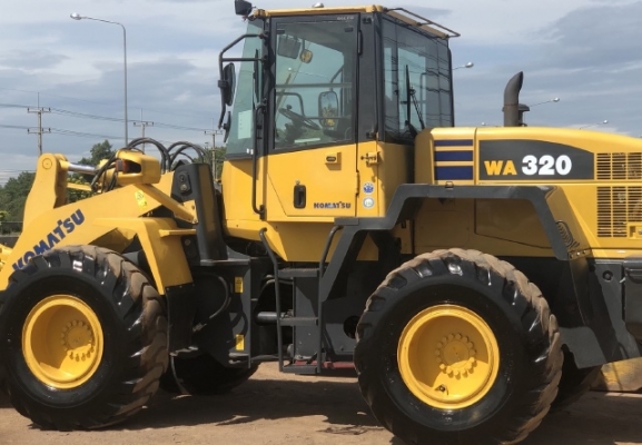 ขายรถตักล้อยาง KOMATSU WA320-5 นำเข้าเองจากญี่ปุ่น สภาพสวยพร้อมใช้ มีVDOการทำงานครับ