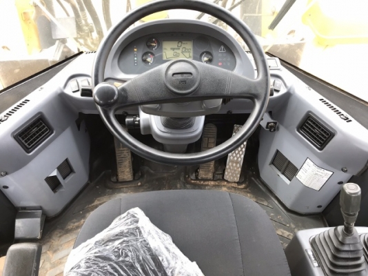 ขายรถตักล้อยาง KOMATSU WA320-5 นำเข้าเองจากญี่ปุ่น สภาพสวยพร้อมใช้ มีVDOการทำงานครับ