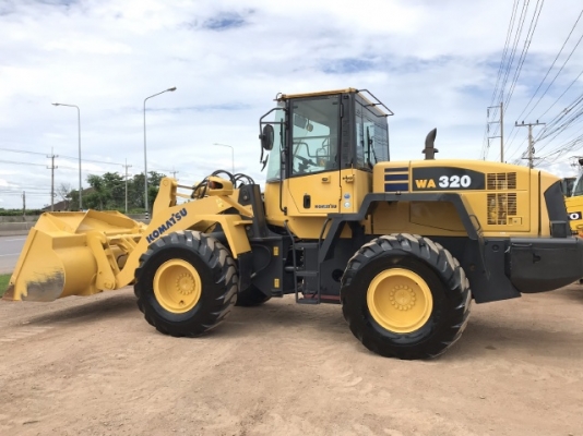 ขายรถตักล้อยาง KOMATSU WA320-5 นำเข้าเองจากญี่ปุ่น สภาพสวยพร้อมใช้ มีVDOการทำงานครับ