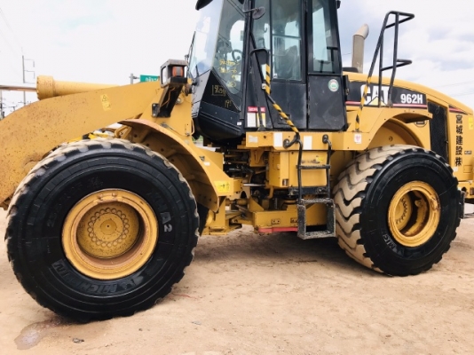 ขายรถตักล้อยาง CAT 962H นำเข้าเองจากญี่ปุ่น สภาพสวยพร้อมใช้ มีVDOการทำงานครับ