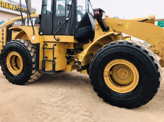 ขายรถตักล้อยาง CAT 962H นำเข้าเองจากญี่ปุ่น สภาพสวยพร้อมใช้ มีVDOการทำงานครับ