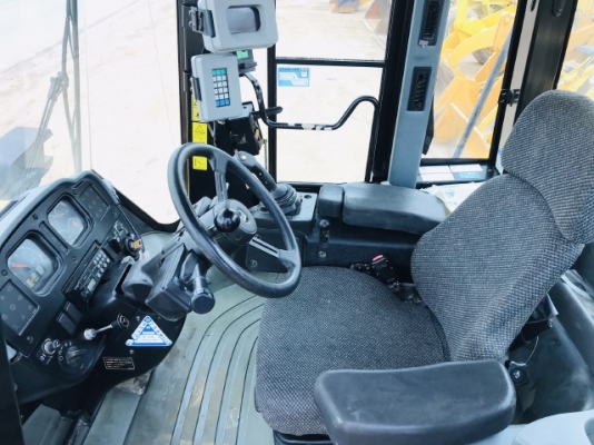 ขายรถตักล้อยาง CAT 962H นำเข้าเองจากญี่ปุ่น สภาพสวยพร้อมใช้ มีVDOการทำงานครับ