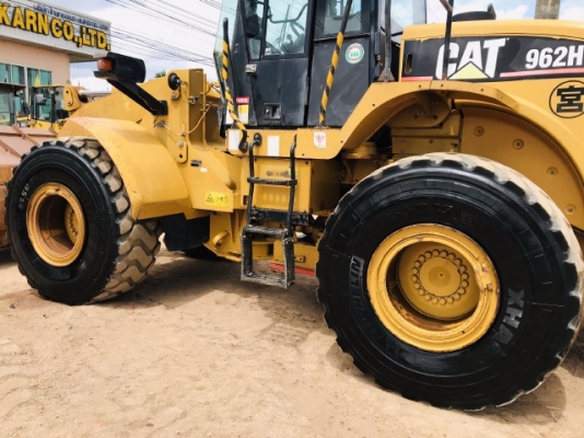 ขายรถตักล้อยาง CAT 962H นำเข้าเองจากญี่ปุ่น สภาพสวยพร้อมใช้ มีVDOการทำงานครับ