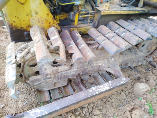 ขายรถแทร็คเตอร์ดันดินKOMATSU ขายตามสภาพนี้เครื่องติดใช้งานได้